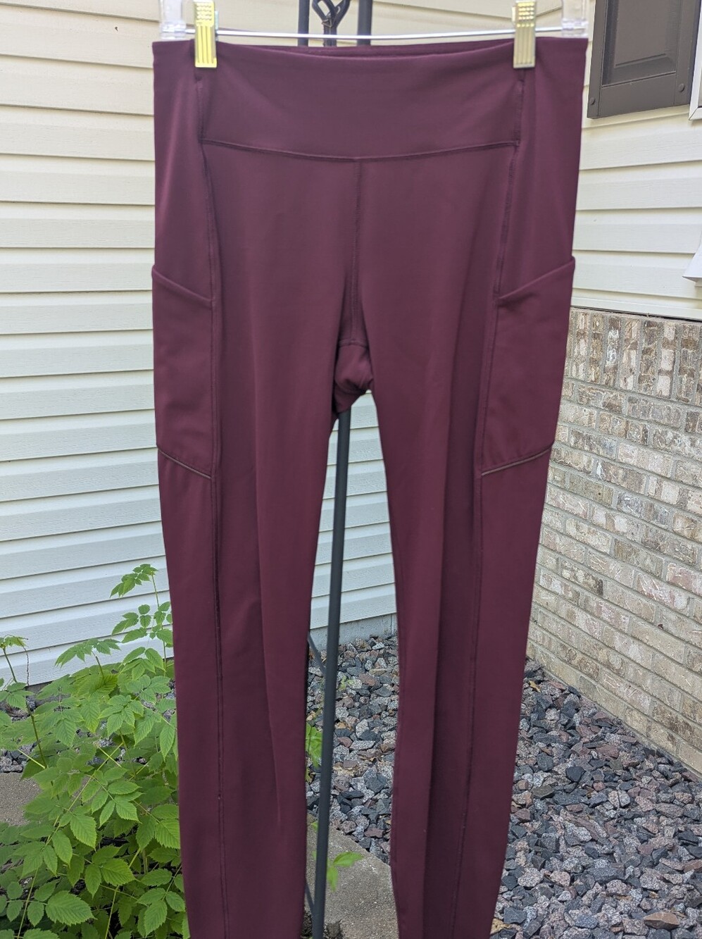 Lululemon Speed-Up Tight in Garnet size 8 Tall in Luon Fabric